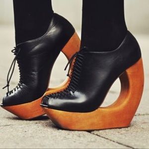Jeffrey Campbell “Rockin” center platform heels!